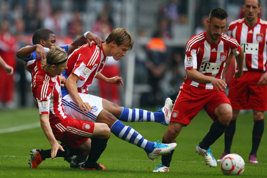 时隔34年维京队再夺挪超冠军，球迷冲入球场内疯狂庆祝