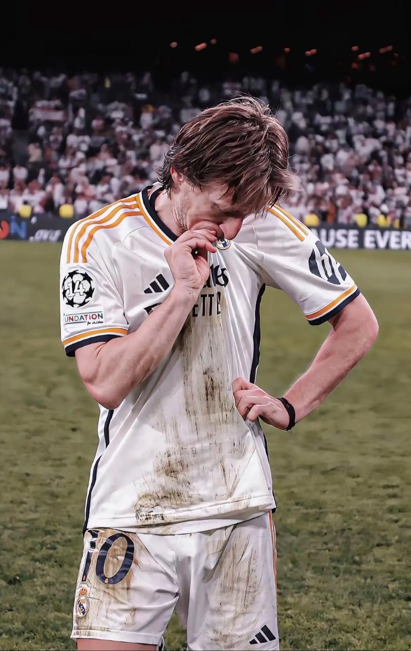 每体：巴萨考虑出售卡萨多并标价3000万欧，切尔西对他感兴趣